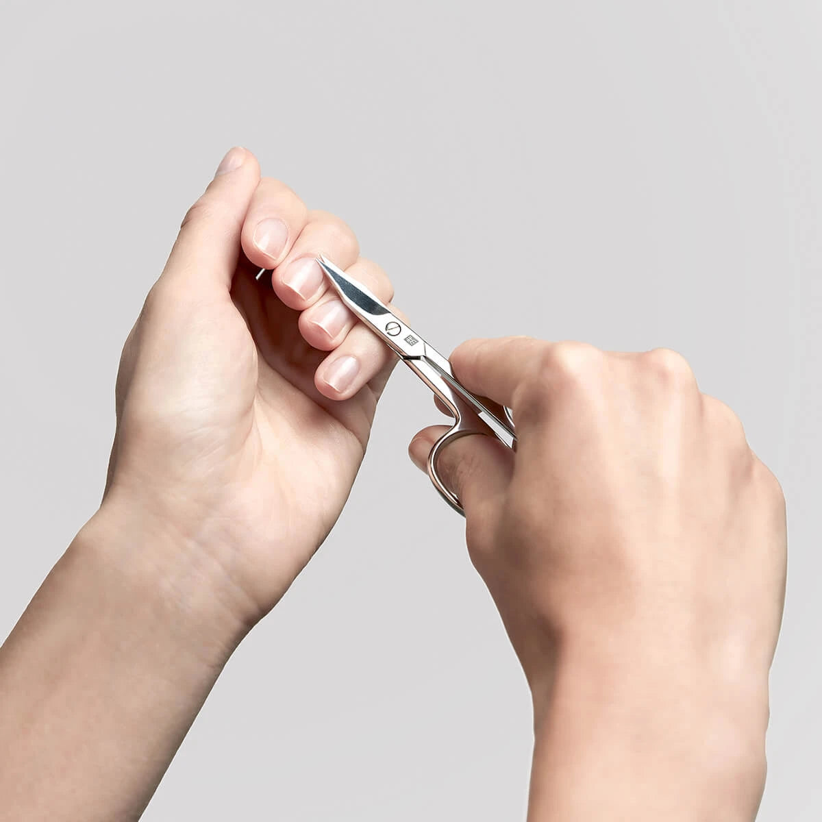 2-in-1-Nagel- und Hautschere