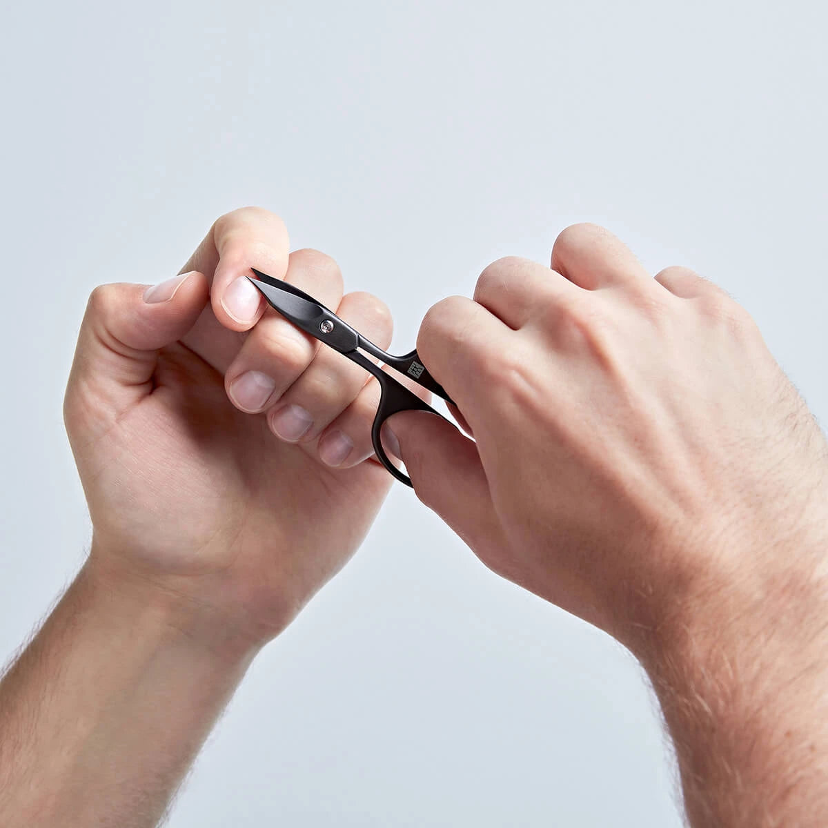 2-in-1-Nagel- und Hautschere, schwarz