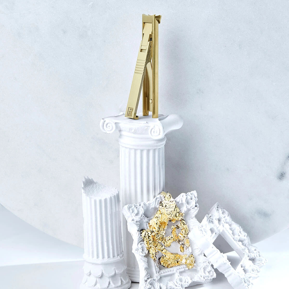 Nagelknipser im Lederetui, Gold