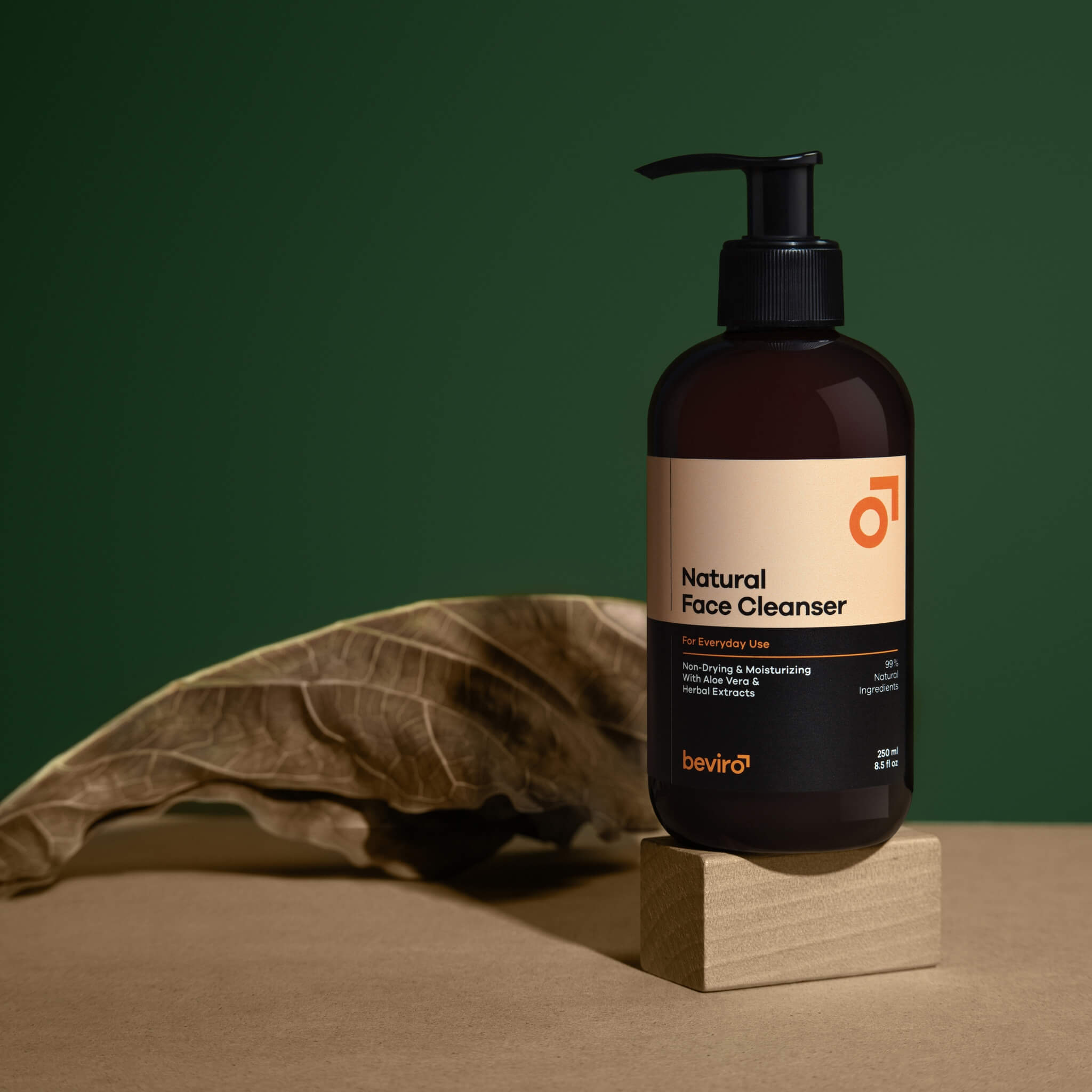 Natürliches Gesichtsreinigungsmittel, 250 ml.