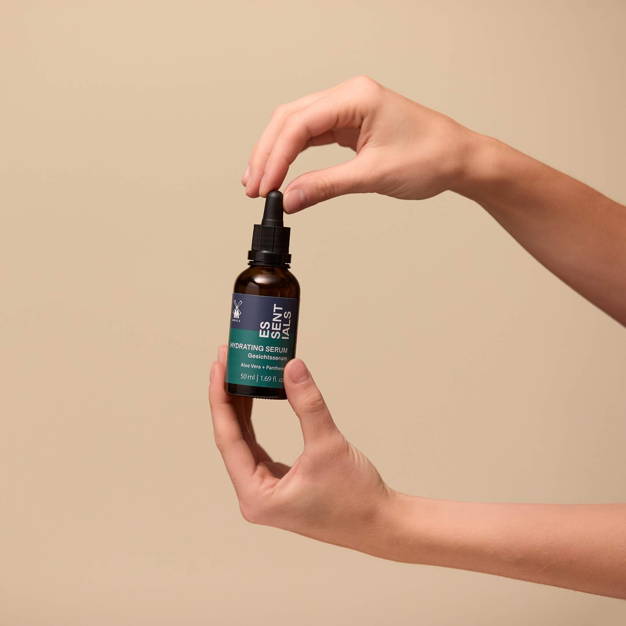 Feuchtigkeitsspendendes Serum, Aloe Vera & Panthenol, Essentials, 50 ml.
