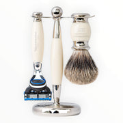 Rasierset mit Fusion Rasierer, Pure Badger Rasierpinsel und Halter, imit. Elfenbein