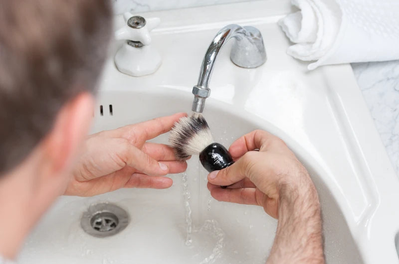 Reinigung des Rasierpinsels