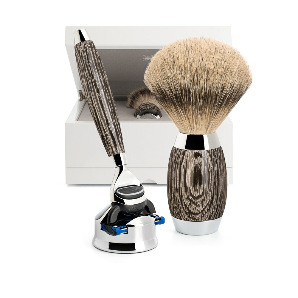 Edition No. 3, Rasierset mit Rasierer, Rasierpinsel und Rasiermesserhalter, Eiche Mose & Sterling Silber